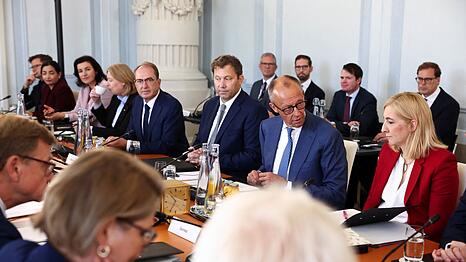 Die schwarz-rote Koalition r&uuml;stet sich f&uuml;r einen arbeitsreichen Herbst.