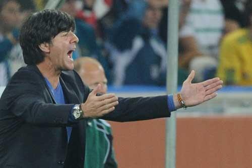 Jogi Löw - das Band am linken Handgelenk