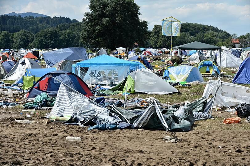 Die letzten Besucher packen ihre Sachen. Die Bilder vom Festivalgelände nach fünf Tagen Chiemsee Summer.