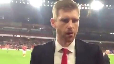 Per Mertesacker zeigte sich nach dem Bubentrick nicht erfreut