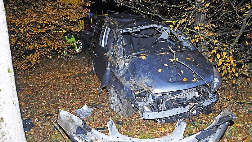 Ein 18-jähriger Fahrer ist an auf der A94 an der Ausfahrt Riem von der Fahrbahn abgekommen.