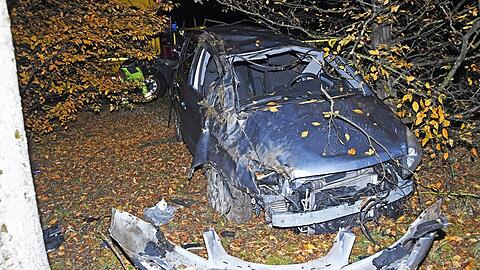 Ein 18-jähriger Fahrer ist an auf der A94 an der Ausfahrt Riem von der Fahrbahn abgekommen.