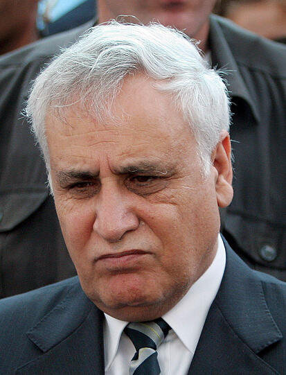 Auch der ehemalige israelische Staatspräsident Mosche Katzav ist wegen eines Sex-Skandals tief gefallen. Im Januar 2007 erklärte die Generalstaatsanwaltschaft, dass sie Anklage gegen Katzav wegen sexueller Übergriffe erheben werde, woraufhin Katzav am 29. Juni 2007 seinen Rücktritt erklärte.