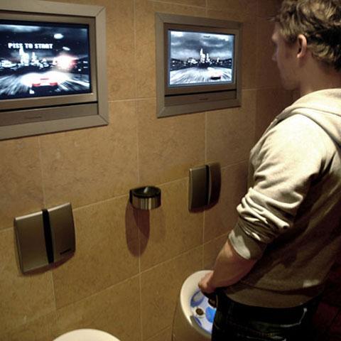 Unterhaltungsprogramm während des Toilettengangs - auch hier dürften die Aufenthalte länger dauern