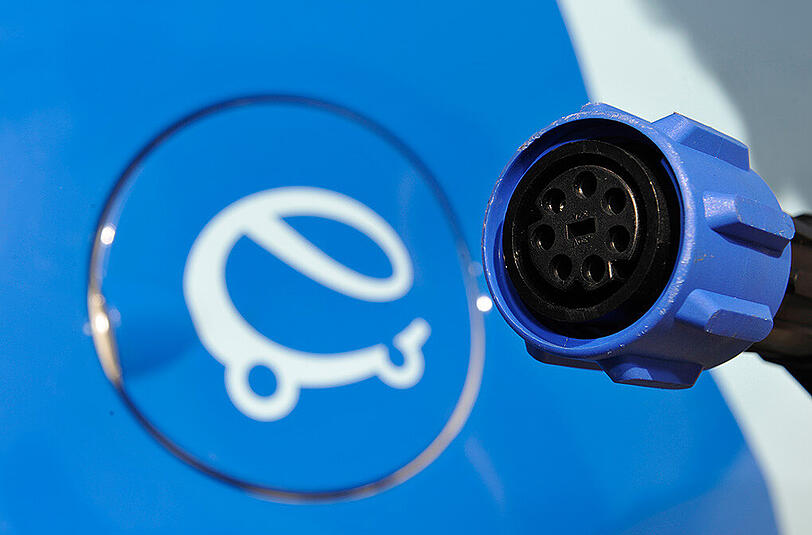 Seit Montag ist die erste Schnellladestation für Elektroautos in Betrieb.