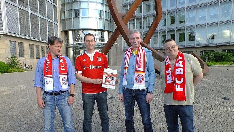 Beim Stadtteilfest am 26. Juli (von links): Großmeister Michael Bezold, der internationale Meister Andreas Schenk, Großmeister Markus Stangl und der internationale Meister Thomas Reich. Beim Stadtteilfest am 26. Juli (von links): Großmeister Michael Bezold, der internationale Meister Andreas Schenk, Großmeister Markus Stangl und der internationale Meister Thomas Reich.