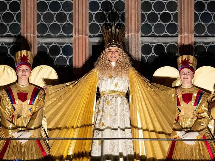 Das Nürnberger Christkind, Benigna Munsi, bei der Eröffnung des Nürnberger Christkindlesmarktes 2019. Foto: Daniel Karmann/dpa/Archivbild