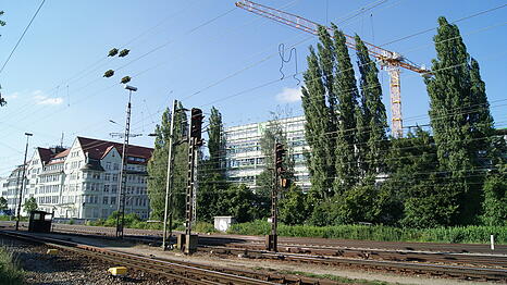 Am neuen Bahnhof an der Poccistraße sollen in Zukunft Züge aus Rosenheim halten.