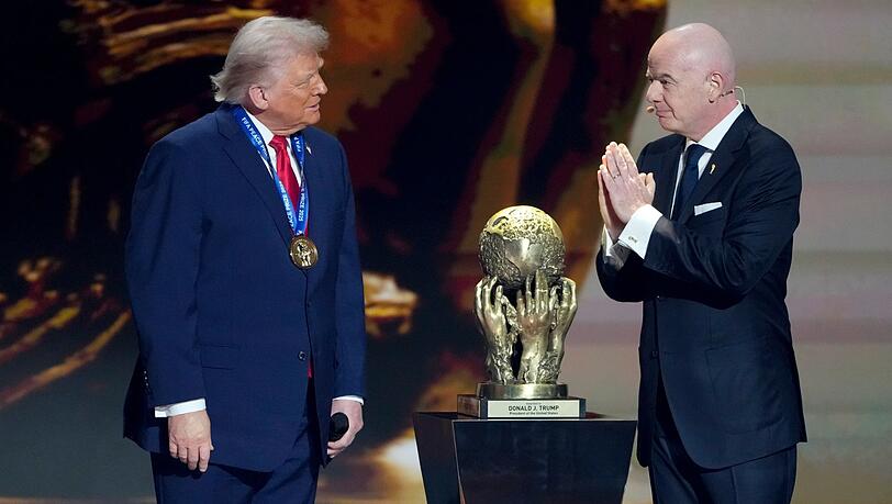 Das Verhältnis von US-Präsident Trump (l) und FIFA-Boss Infantino sorgte schon für viel Gesprächsstoff. (Archivbild) Das Verhältnis von US-Präsident Trump (l) und FIFA-Boss Infantino sorgte schon für viel Gesprächsstoff. (Archivbild)