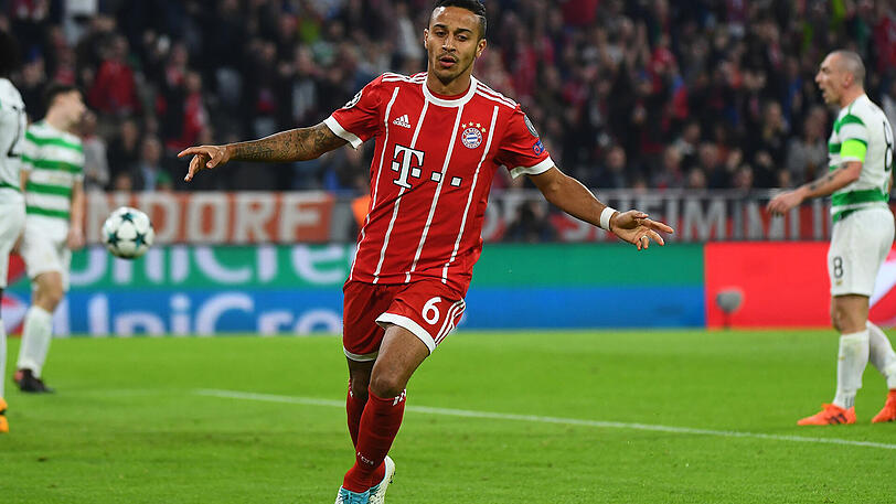 THIAGO - NOTE 3: Sein Treffer zählte nicht, weil der Ball vorher im Aus gewesen sein soll (5.) - war er aber nicht. Leistete sich auch den ein oder anderen Ballverlust (37.). Steigerte sich in Hälfte zwei.