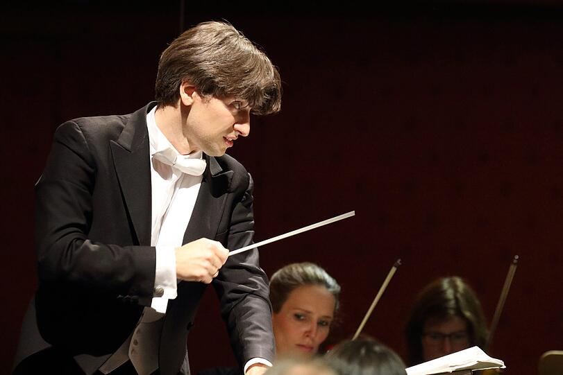 Der Dirigent Daniel Rustioni mit dem Geiger Vadim Gluzman in der Musikalischen Akademie des Bayerischen Staatsorchesters im Nationaltheater.