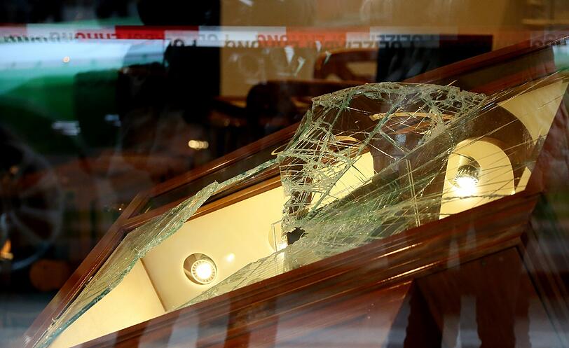 Brutaler Überfall auf Chopard-Filiale: So schlimm sieht es in dem Juwelier in der Maximilianstraße aus.
