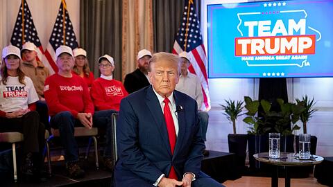 Der frühere US-Präsident und republikanische Präsidentschaftskandidat Donald Trump nimmt an einer virtuellen Kundgebung in Iowa teil.