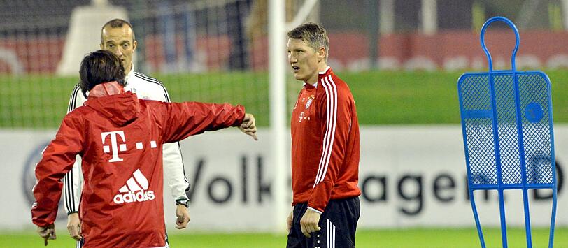 Bastian Schweinsteiger ist wieder voll ins Mannschaftstraining eingestiegen und macht problemlos bei den Trainingsspielen mit.