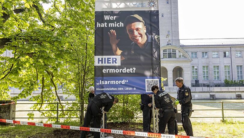 Seit Ende Mai steht am Tatort ein Plakat, das Domenico Lorusso zeigt. Die Polizei erhofft sich davon neue Hinweise. Seit Ende Mai steht am Tatort ein Plakat, das Domenico Lorusso zeigt. Die Polizei erhofft sich davon neue Hinweise.