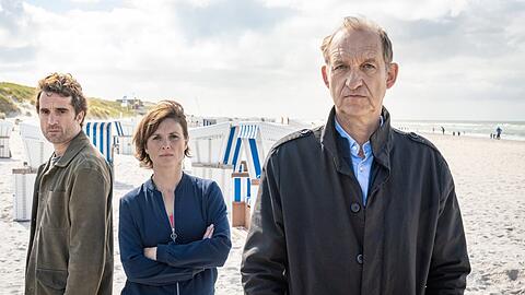 "Nord Nord Mord: Sievers und der schwarze Engel": Ina Behrendsen (Julia Brendler) und Carl Sievers (Peter Heinrich Brix) ermitteln.