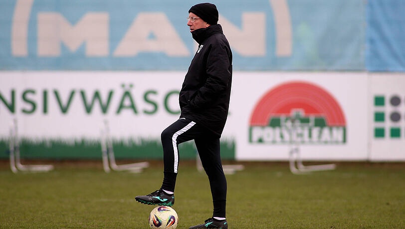Ein frustrierter Markus Kauczinski am Trainingsgel&auml;nde des TSV 1860.