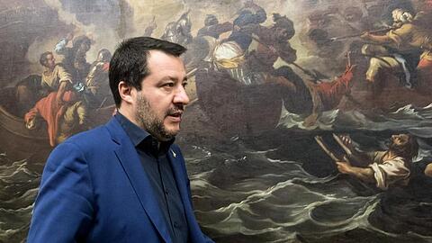 Italiens Innenminister Matteo Salvini nimmt in Rom an einer Pressekonferenz zu den Regionalwahlen in den Abruzzen teil.