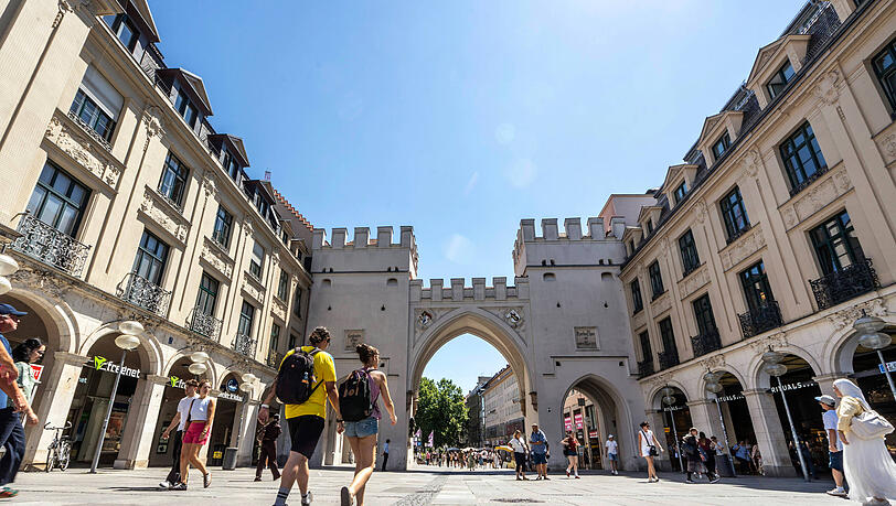 Die Temperaturen in München sollen am Wochenende bis zu 33 Grad erreichen. Die Temperaturen in München sollen am Wochenende bis zu 33 Grad erreichen.