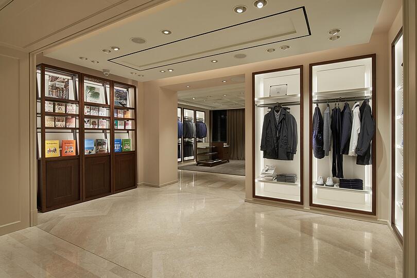 Massimo Dutti Flagship-Store in der Münchner Theatinerstraße öffnet nach über 7-monatiger Umbauphase wieder seine Türen.