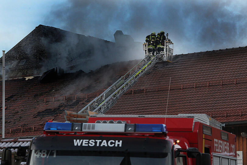 Brand in einer Lagerhalle in St. Wolfgang. Wir haben die Bilder...