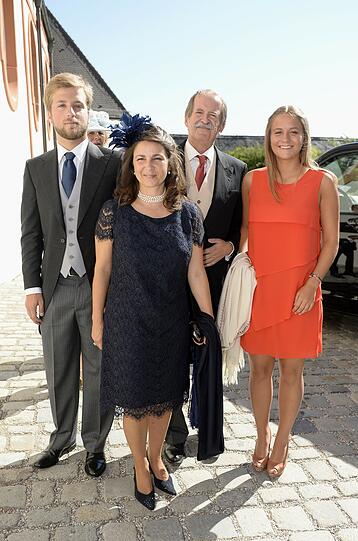 Herzog Dom Duarte von Barganza (Ex-König von Portugal) mit Frau Herzogin Isabell und Kinder Prinz Alfonso und Prinzessin Maria Francisca