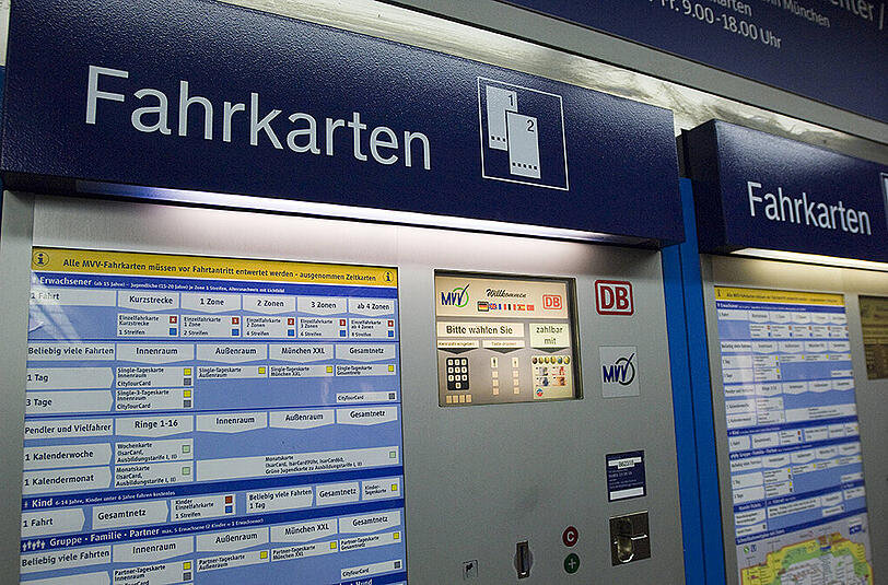 Ein 19-jähriger hat versucht, geklaute MVG-Karten zu Geld zu machen.
