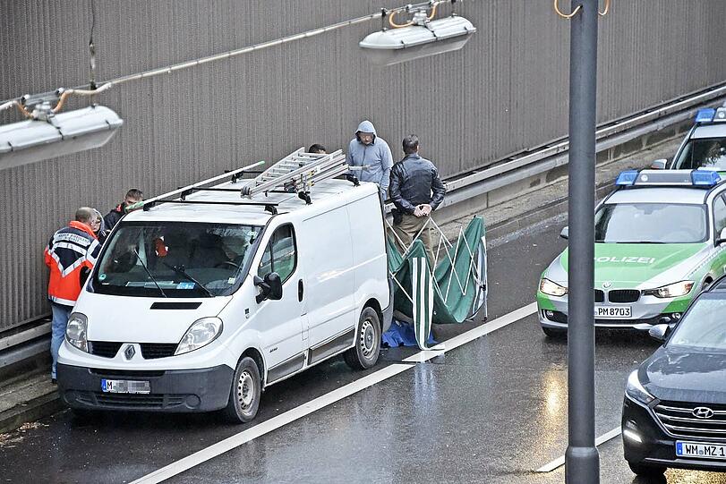 Herzinfarkt am Steuer: Dieser Unfall sorgte am Freitagvormittag für einen kilometerlangen Rückstau auf dem Mittleren Ring.