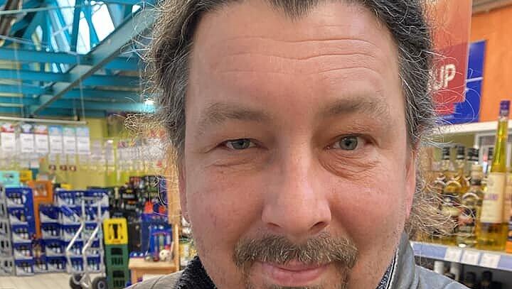 Seit 13. Januar hat der Gasthof "Zur Sägemühle" von Wirt Vladimir Kloz wieder geöffnet. Nun auf der Getränkekarte: Zahlreiche alkoholfreie Getränke. Seit 13. Januar hat der Gasthof "Zur Sägemühle" von Wirt Vladimir Kloz wieder geöffnet. Nun auf der Getränkekarte: Zahlreiche alkoholfreie Getränke.