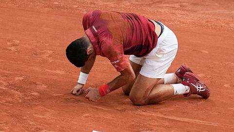 Novak Djokovic musste am Knie operiert werden.