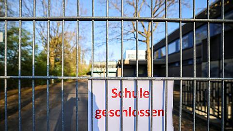 Für 18.000 Schülerinnen und Schüler fand am Montag in Duisburg wegen einer unklaren Bedrohungslage kein Unterricht vor Ort statt.