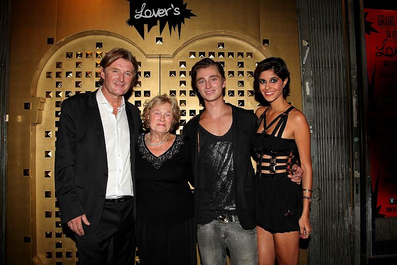 Die Lover's-Familie: Lambert Dinzinger (l) mit Mutter und Oma Christl , Lambert Dinzinger jr. und Freundin Paris.