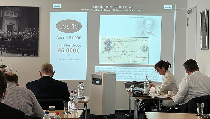Einen mittleren fünfstelligen Betrag hat heute eine seltene Briefmarke bei einer Auktion eingebracht: Unter den Hammer kam ein rot gestempelter Brief aus der Sammlung des Tengelmann-Chefs Erivan Haub. Einen mittleren fünfstelligen Betrag hat heute eine seltene Briefmarke bei einer Auktion eingebracht: Unter den Hammer kam ein rot gestempelter Brief aus der Sammlung des Tengelmann-Chefs Erivan Haub.