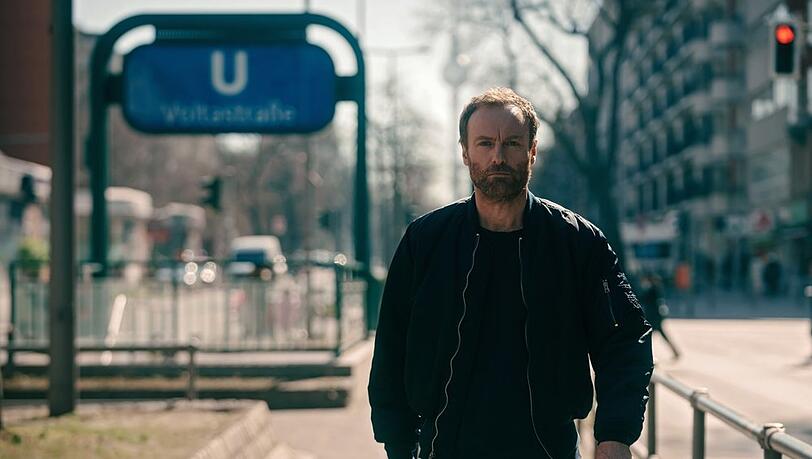 "Tatort: Das Opfer": Kommissar Karow (Mark Waschke) wandelt mehr und mehr auf den Spuren des Ermordeten.