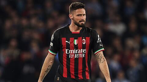 Milan-Stürmer Olivier Giroud jubelt nach seinem Führungstreffer.
