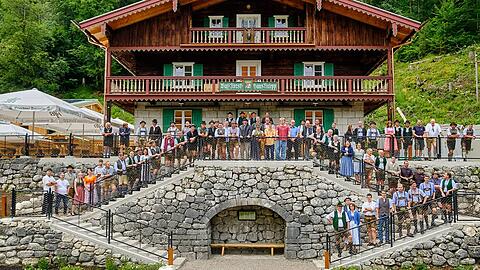 Das Forsthaus Valepp hat eine lange Tradition und hat nur ein Jahr nach der Wiedereröffnung einen schweren Wasserschaden erlitten.