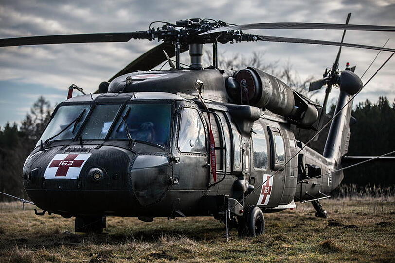 Kennt man normalerweise nur aus Hollywood-Streifen: Schwere Panzerwagen und Black Hawks der US Army. Derzeit üben die Soldaten Evakuierungen im Gebirge bei Traunstein. Hier gibt's die Fotos.