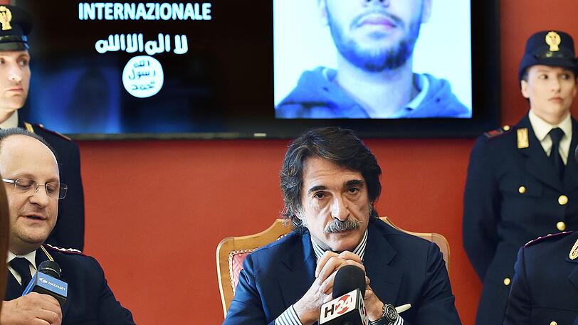 Franceso Messina, Kommissar der Turiner Polizei, nimmt an einer Pressekonferenz nach der Festnahme eines mutmaßlichen Terroristen teil.