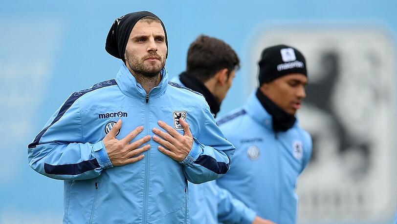Valdet Rama verließ den Trainingsplatz mit Schmerzen. Valdet Rama verließ den Trainingsplatz mit Schmerzen.
