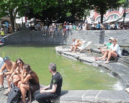 Mit Liegestuhl am Wasser lässt es sich aushalten.