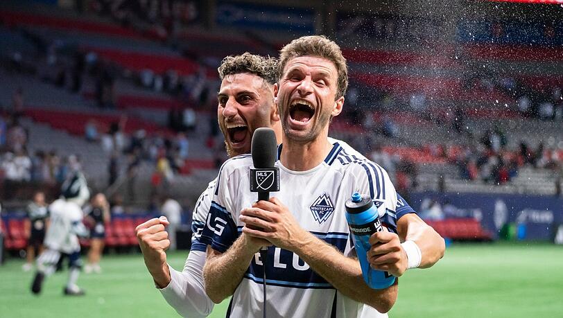Das Mikro, sein Freund: Bayern-Legende Thomas Müller ist bei der WM als MagentaTV-Experte zu hören.