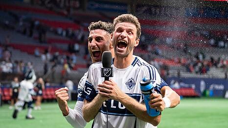 Das Mikro, sein Freund: Bayern-Legende Thomas Müller ist bei der WM als MagentaTV-Experte zu hören.