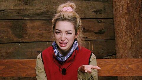 Z&uuml;ndelt im Dschungelcamp kr&auml;ftig: Ariel.