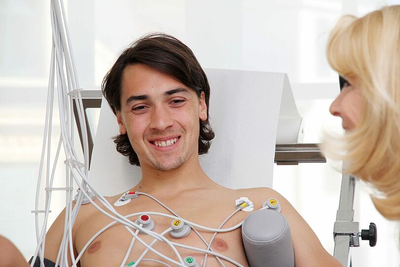 Kabel dran und los geht's: Die Löwen beim Herzcheck. Die Bilder