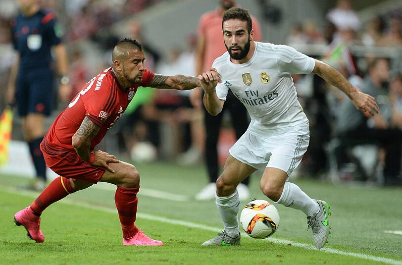 Arturo Vidal im Zweikampf mit Dani Carvajal