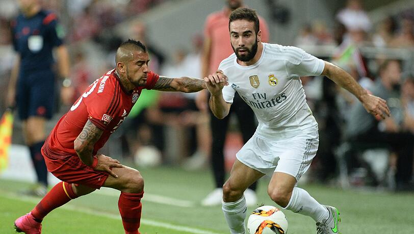 Arturo Vidal im Zweikampf mit Dani Carvajal Arturo Vidal im Zweikampf mit Dani Carvajal
