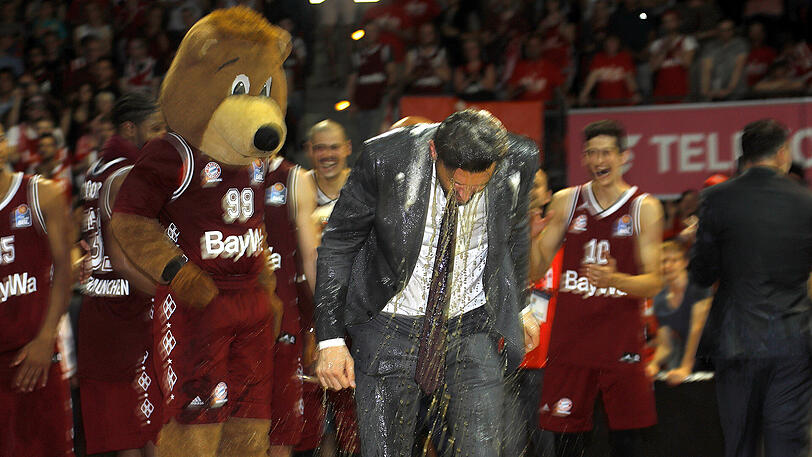 16. Juni 2018: Die Basketballer des FC Bayern feiern das Double aus Meisterschaft und Pokal.
