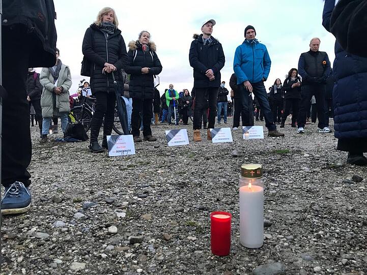 Demonstranten am Sonntag auf der Theresienwiese.
