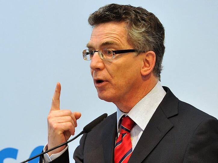 Bundesinnenminister Thomas de Maiziere (CDU) warnt vor der ungebrochenen Gefahr durch Islamisten.