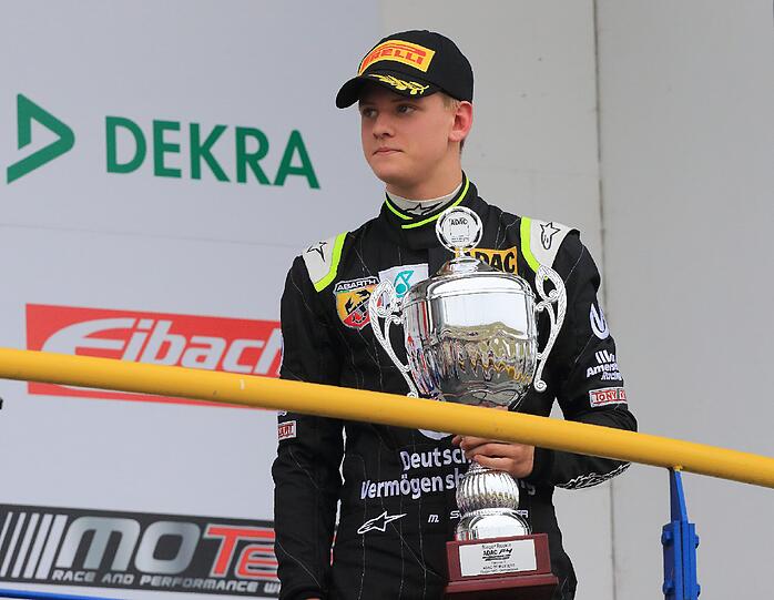 Mick Schumacher, Sohn von Michael Schumacher wurde beim Saisonauftakt mit seinem neunten Rang als bester "Rookie" im Klassement ausgezeichnet.